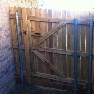 6 Wood gate 3 hinge inside DFW Fence Contractor