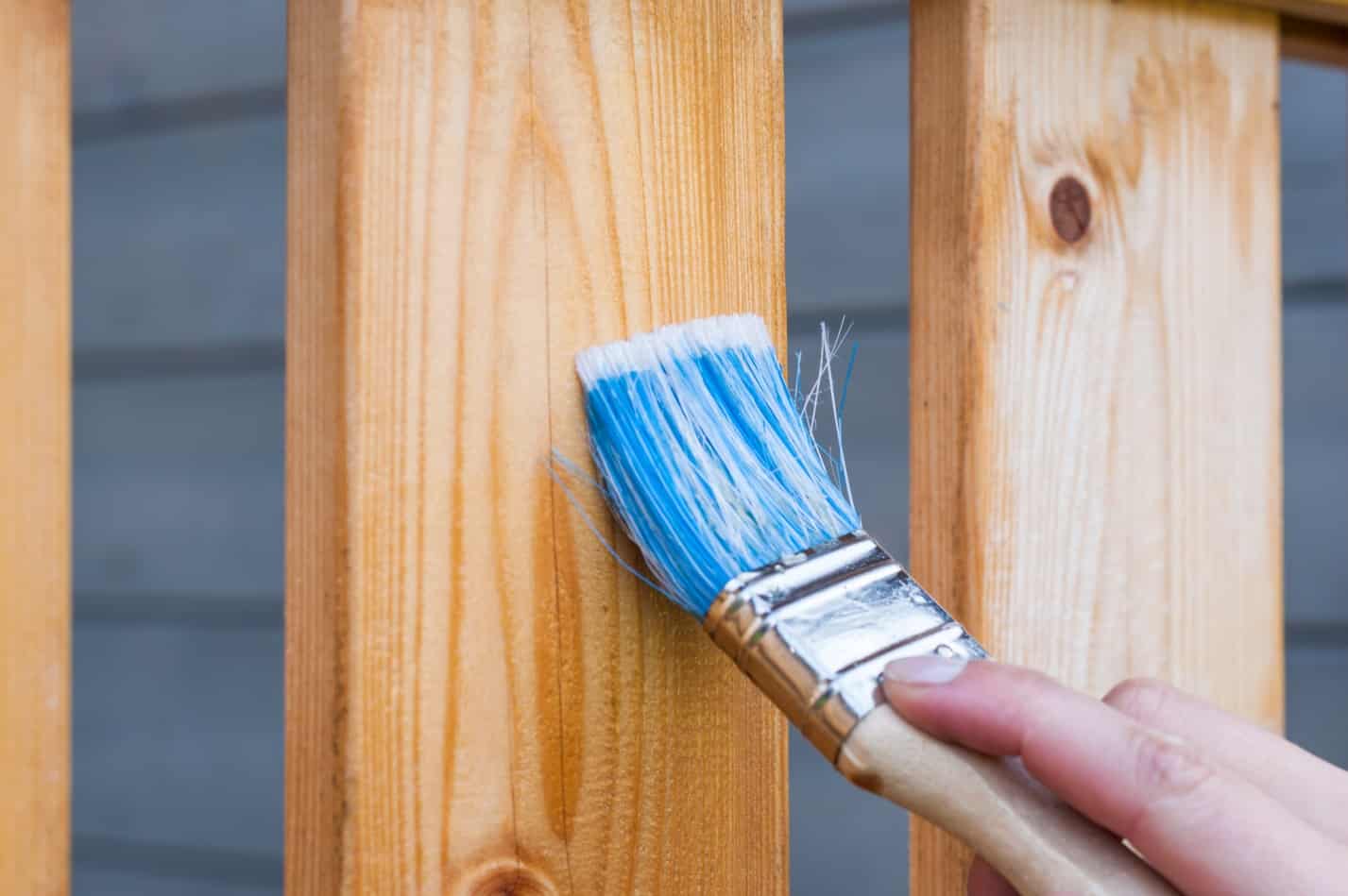 5 Reasons To Hire A Fence Staining Company